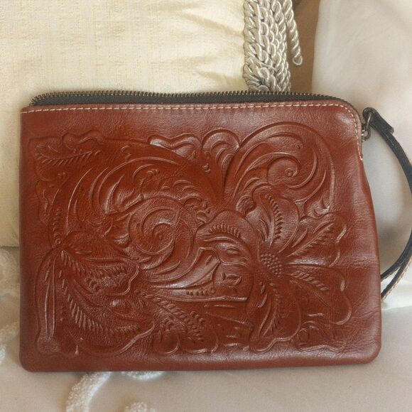 Patricia Nash Cassini Wristlet NWOT - Picture 1 of 11
